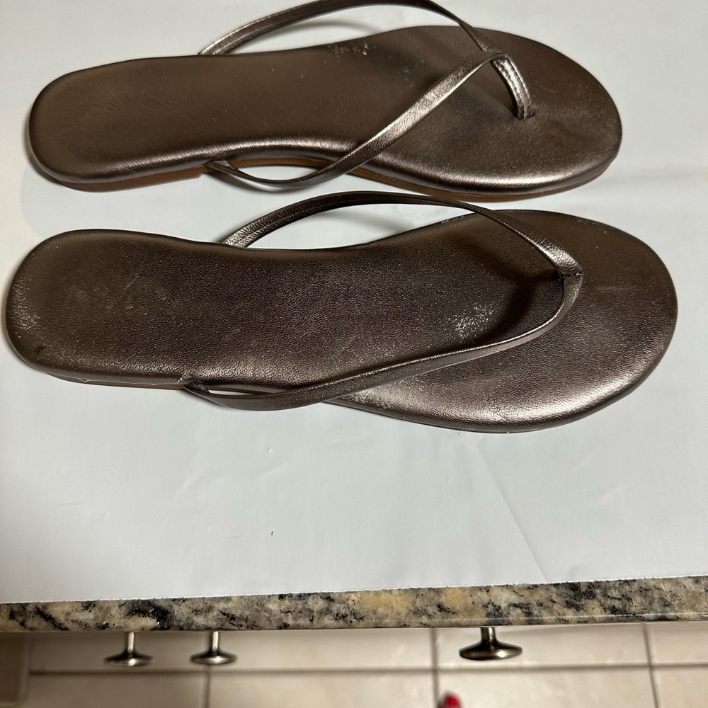 Yosi Samra Size 8 Pewter Thong Women’s Sandals Pre Owned. - Picture 5 of 8